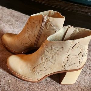Ladies Western booties